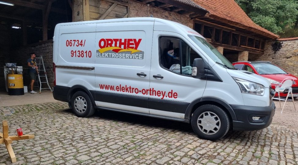 led lighting electrician